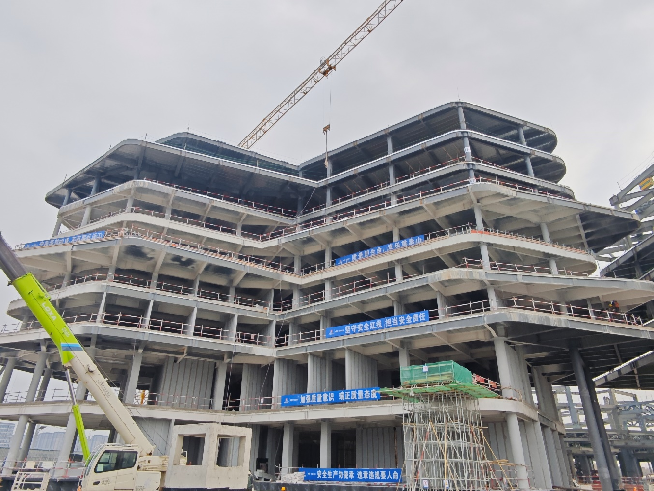 谢新鸽同志深入一线调研督导推动项目建设提质增效